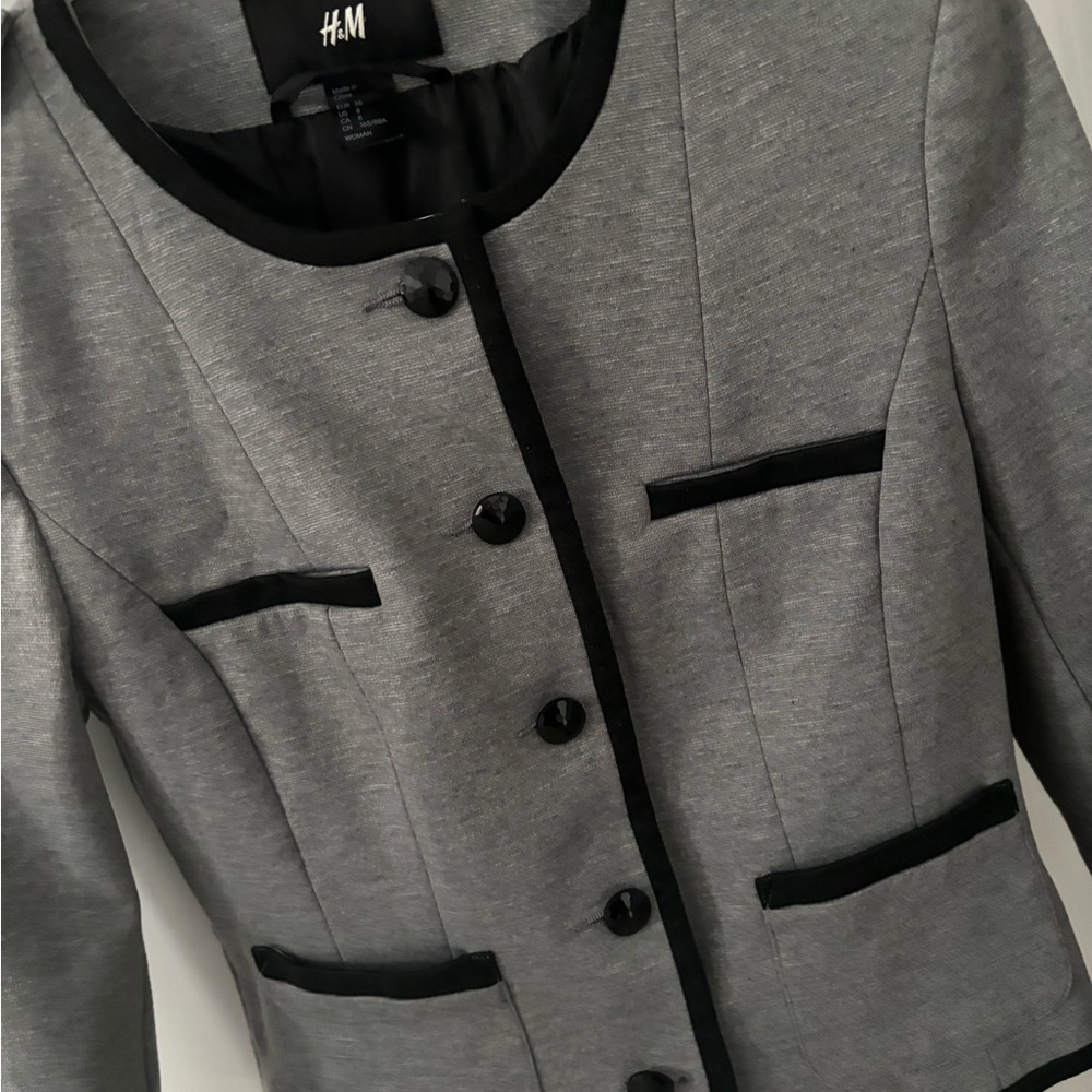 H&M Women's Gray Blazer with Black Trim - Picture 2 of 7